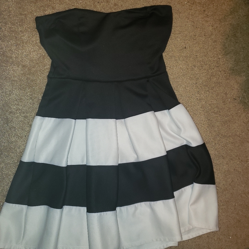 Black and white strapless dress